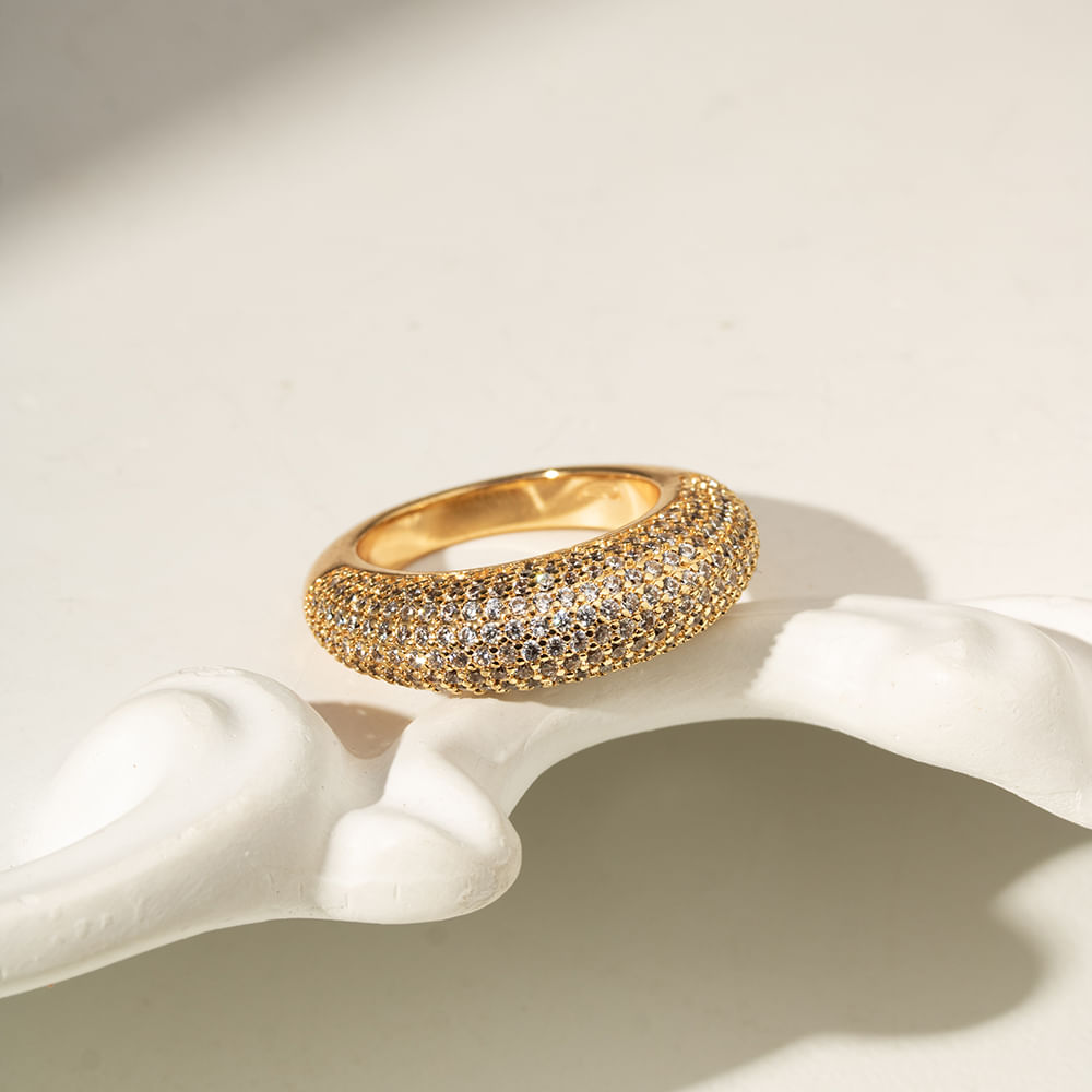 Anel Linhas Alto Cravejado com Zircônias Brancas - Banho de Ouro 18k